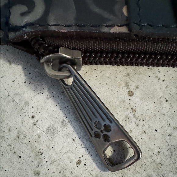 Patricia Nash Blue Floral Card Holder Wristlet - Picture 3 of 5